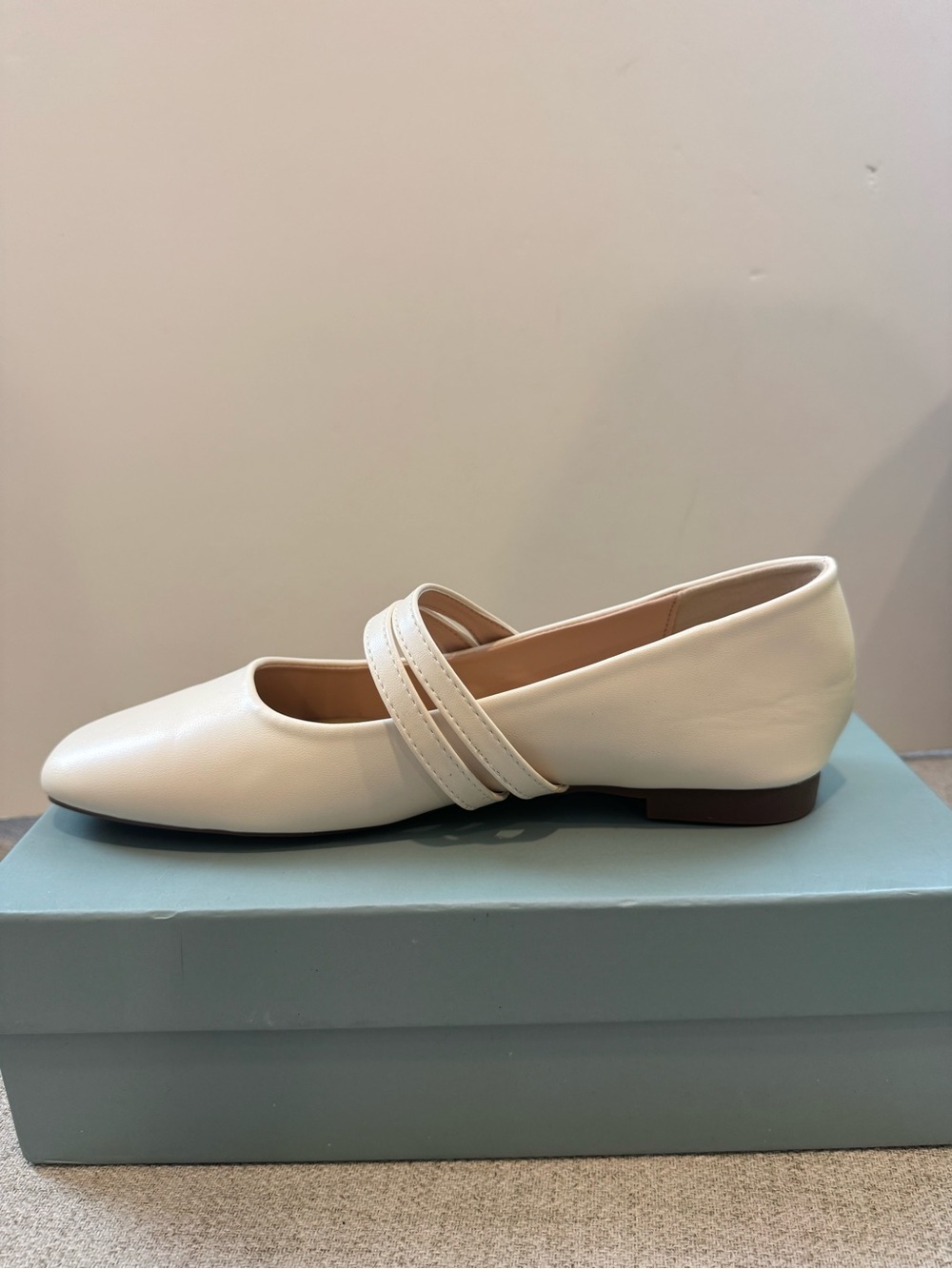 Cream Mary Jane Flat Shoes - Picture 5 of 6